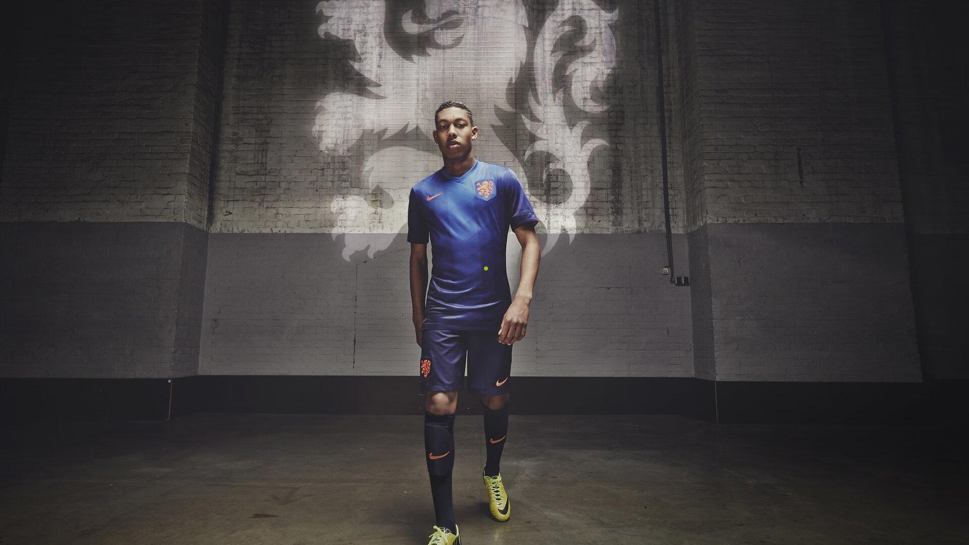 江苏体彩网-地上足球热潮席卷全球，梅西领军迈阿密国际夺冠，球王伟大无需多盐